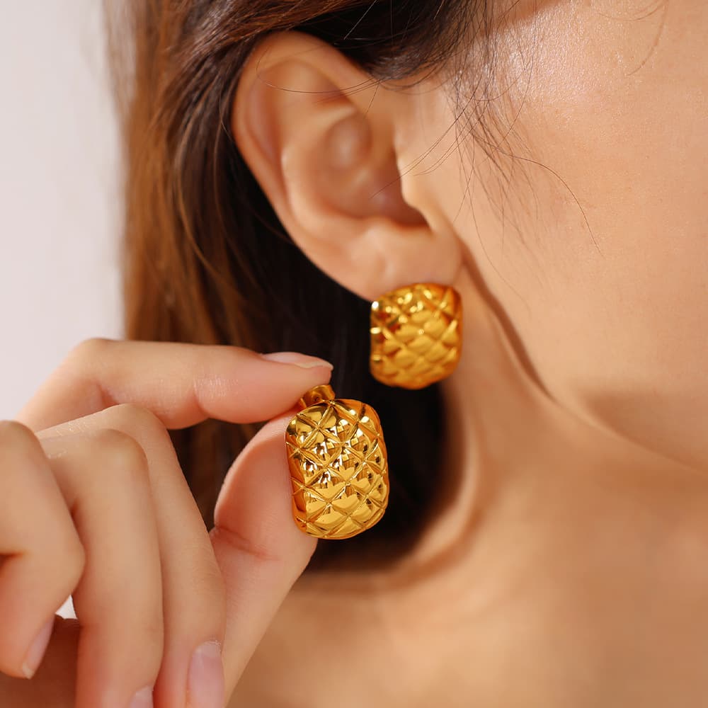 Ins Style Quilted Pattern Stainless Steel Stud Earrings, 18k Gold Plated, High-end Niche Design Earrings