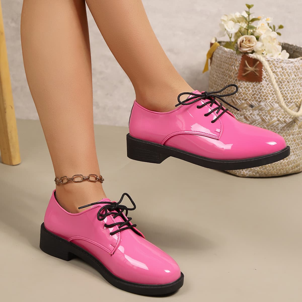 Women's Fashionable Retro Plus-size Lace-up Flat Shoes