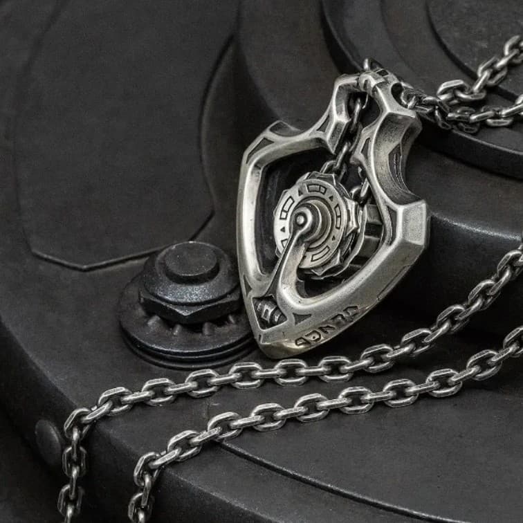 Ouni Machinery Rotating Gear Shuttle Pendant Necklace